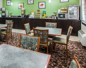 Quality Inn Near I-72 And Hwy 51