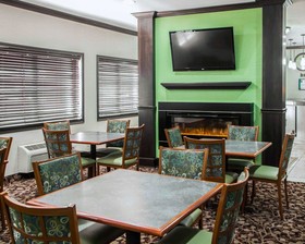 Quality Inn Near I-72 And Hwy 51