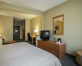 Quality Inn Near I-72 And Hwy 51