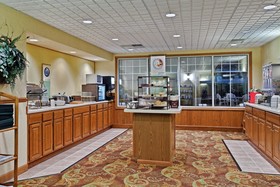 Country Inn & Suites by Radisson, Freeport, IL
