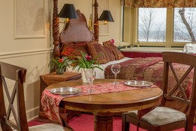 Goldmoor Inn