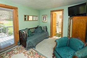 Hawk Valley Retreat & Cottages