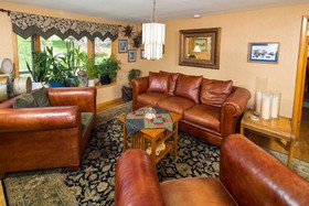 Hawk Valley Retreat & Cottages