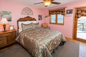 Hawk Valley Retreat & Cottages