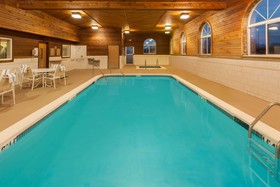 Baymont by Wyndham Galesburg