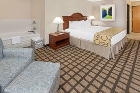 Baymont by Wyndham Galesburg
