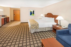 Baymont by Wyndham Galesburg