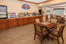 Baymont by Wyndham Galesburg