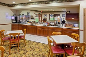 AmericInn by Wyndham Galesburg