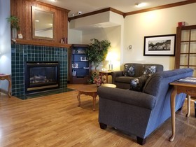 AmericInn by Wyndham Galesburg