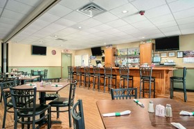 Super 8 by Wyndham Grayville