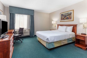 La Quinta Inn & Suites by Wyndham Chicago Gurnee