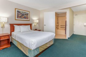 La Quinta Inn & Suites by Wyndham Chicago Gurnee