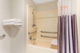 La Quinta Inn & Suites by Wyndham Chicago Gurnee