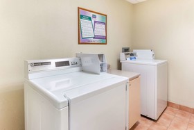 La Quinta Inn & Suites by Wyndham Chicago Gurnee