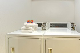 Super 8 by Wyndham Gurnee