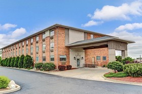 Super 8 by Wyndham Gurnee