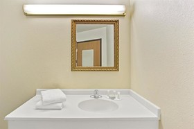 Super 8 by Wyndham Gurnee