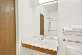 Super 8 by Wyndham Hampshire IL