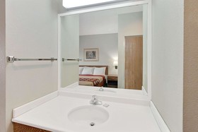 Super 8 by Wyndham Hampshire IL