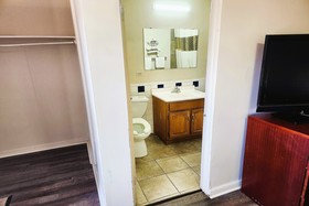 Manor Motel By OYO Near Oak Brook Chicago Westchester