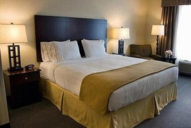 Holiday Inn Express & Suites Chicago West-O'Hare Airport Area