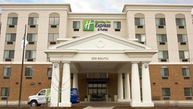 Holiday Inn Express & Suites Chicago West-O'Hare Airport Area