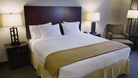 Holiday Inn Express & Suites Chicago West-O'Hare Airport Area
