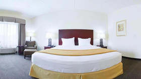 Holiday Inn Express & Suites Chicago West-O'Hare Airport Area