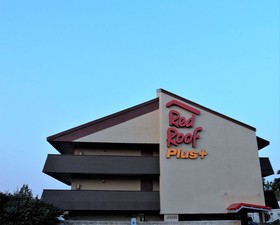 Red Roof Plus + Chicago - Schaumburg
