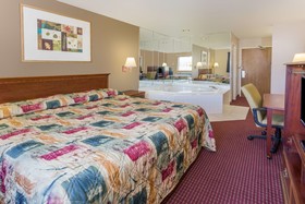 Super 8 by Wyndham Joliet I-55 N/Chicago