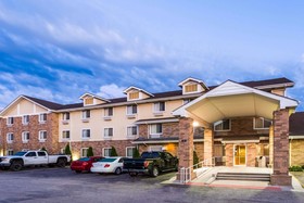 Super 8 by Wyndham Joliet I-55 N/Chicago