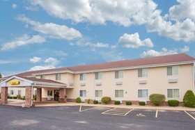 Super 8 by Wyndham Galva
