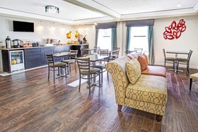 Days Inn by Wyndham Great Lakes Naval Base