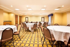 Holiday Inn Express & Suites Chicago South Lansing