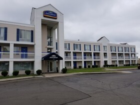 Travelodge by Wyndham Lansing IL