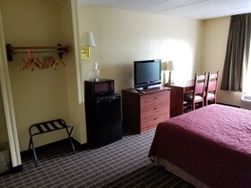 Travelodge by Wyndham Lansing IL