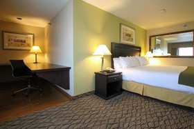 Holiday Inn Express & Suites Chicago-Libertyville