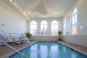 Holiday Inn Express & Suites Chicago-Libertyville