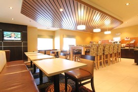 Holiday Inn Express & Suites Chicago-Libertyville