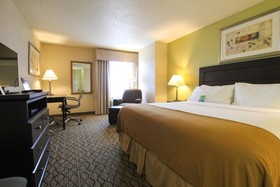 Holiday Inn Express & Suites Chicago-Libertyville