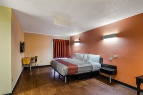 Motel 6 Libertyville