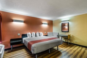 Motel 6 Libertyville