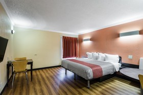 Motel 6 Libertyville