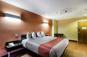 Motel 6 Libertyville