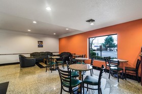 Motel 6 Libertyville