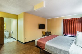 Motel 6 Libertyville