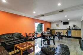 Motel 6 Libertyville