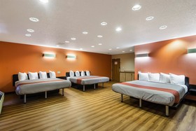 Motel 6 Libertyville