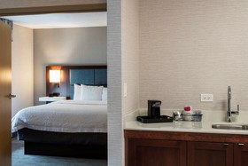 Hampton Inn & Suites Lincolnshire